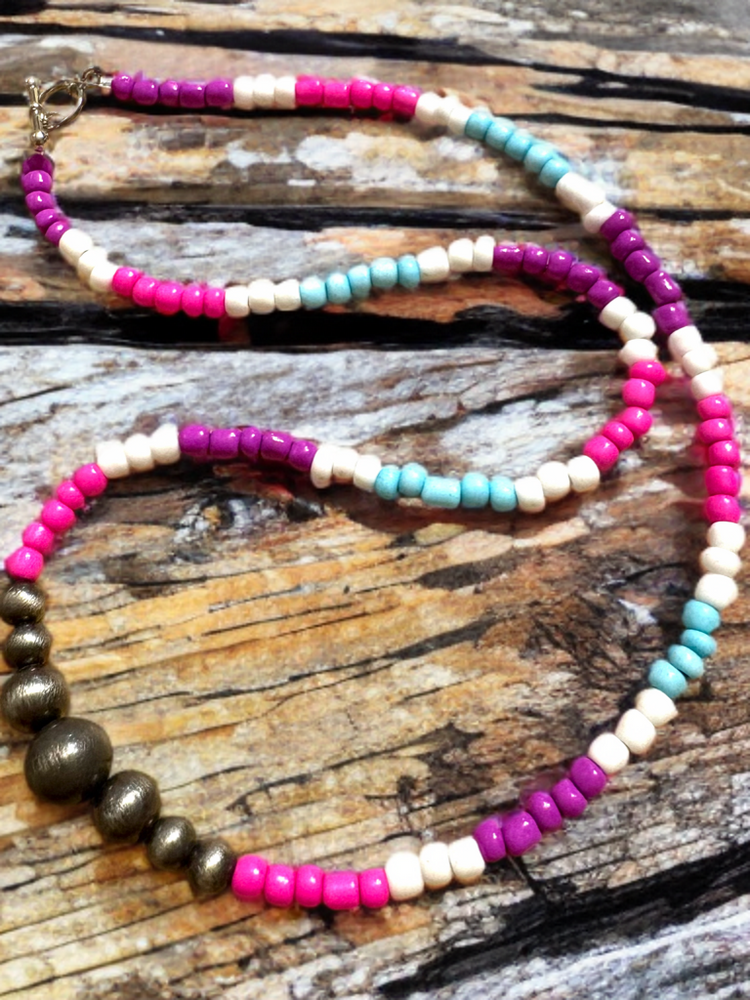 Vibrant Necklace Featuring Faux Navajo Pearls